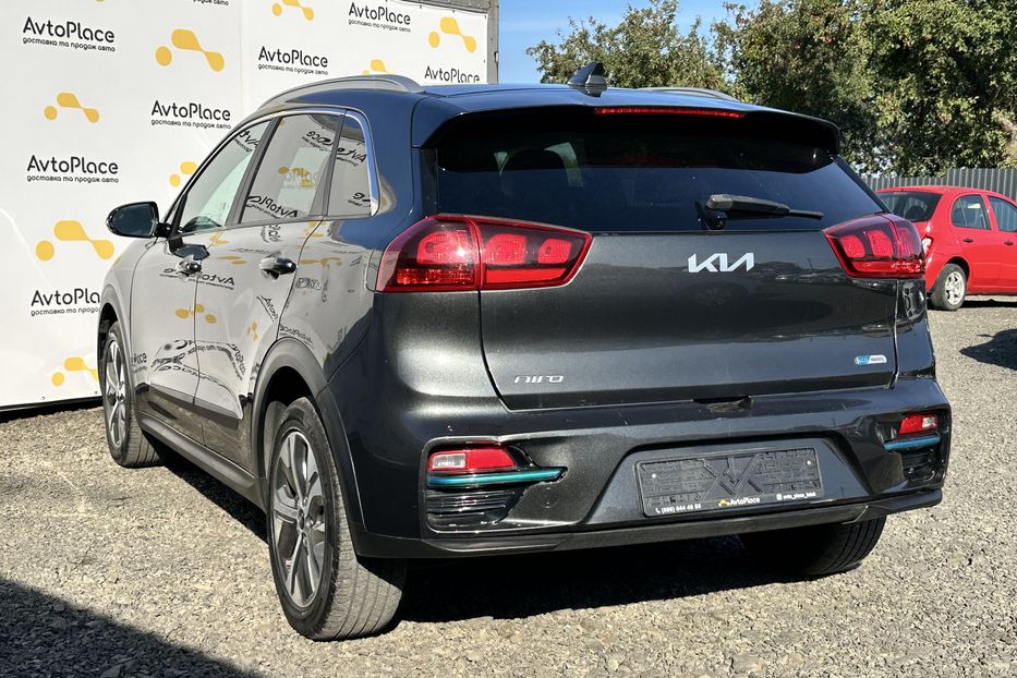 Продам Kia Niro 64 квт 2022 года в Луцке