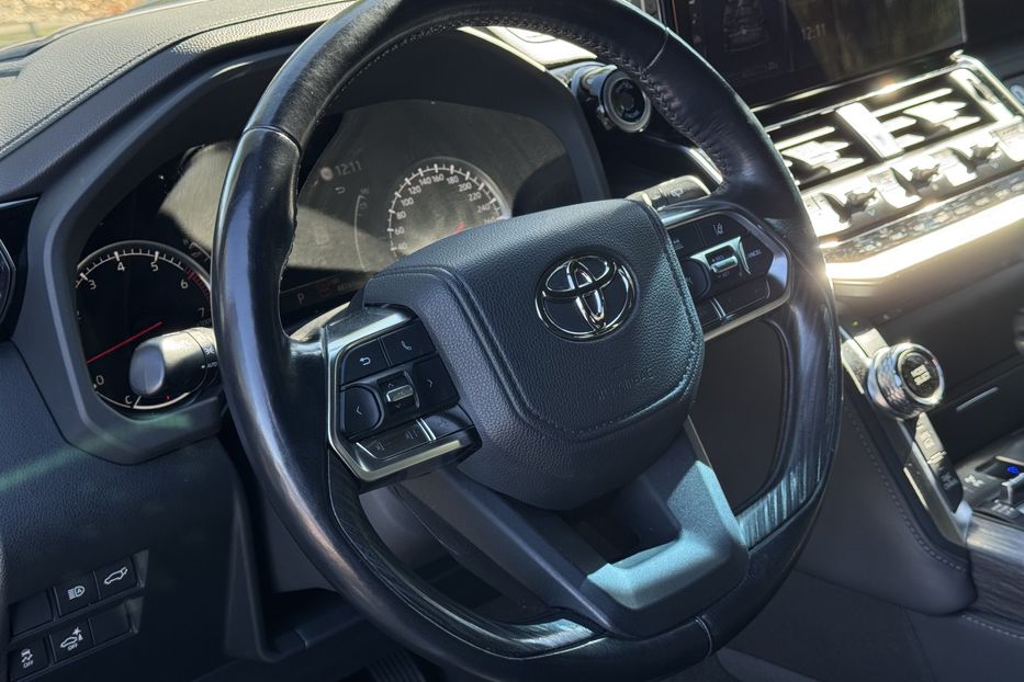 Продам Toyota Land Cruiser 300 Premium  2023 года в г. Умань, Черкасская область