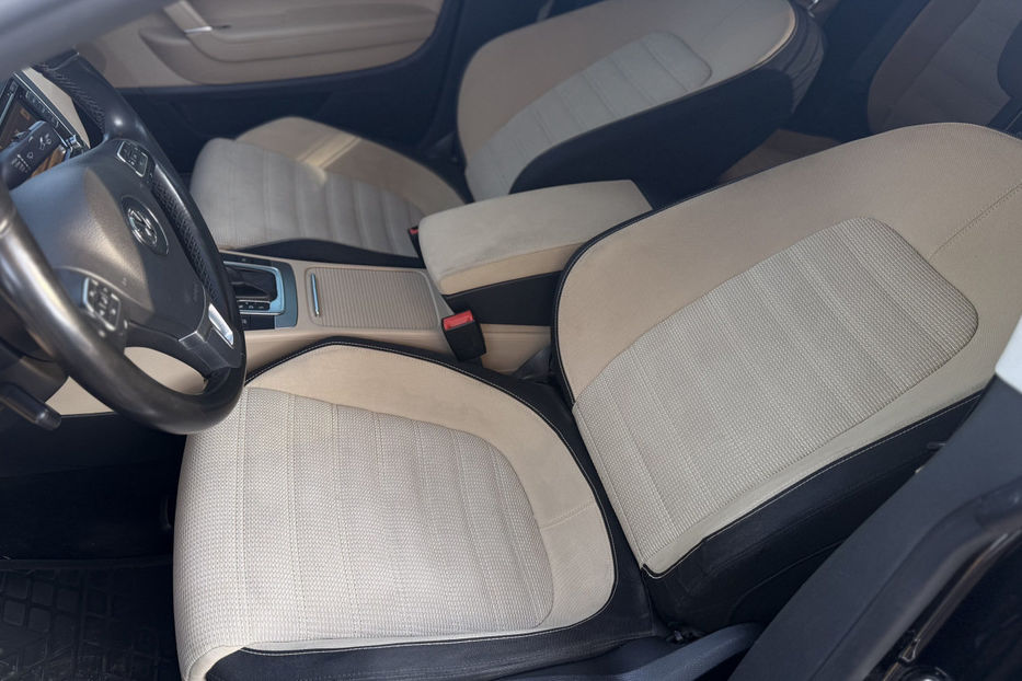 Продам Volkswagen Passat CC 1.8TSI DSG (180 к.с.)  2012 года в Киеве