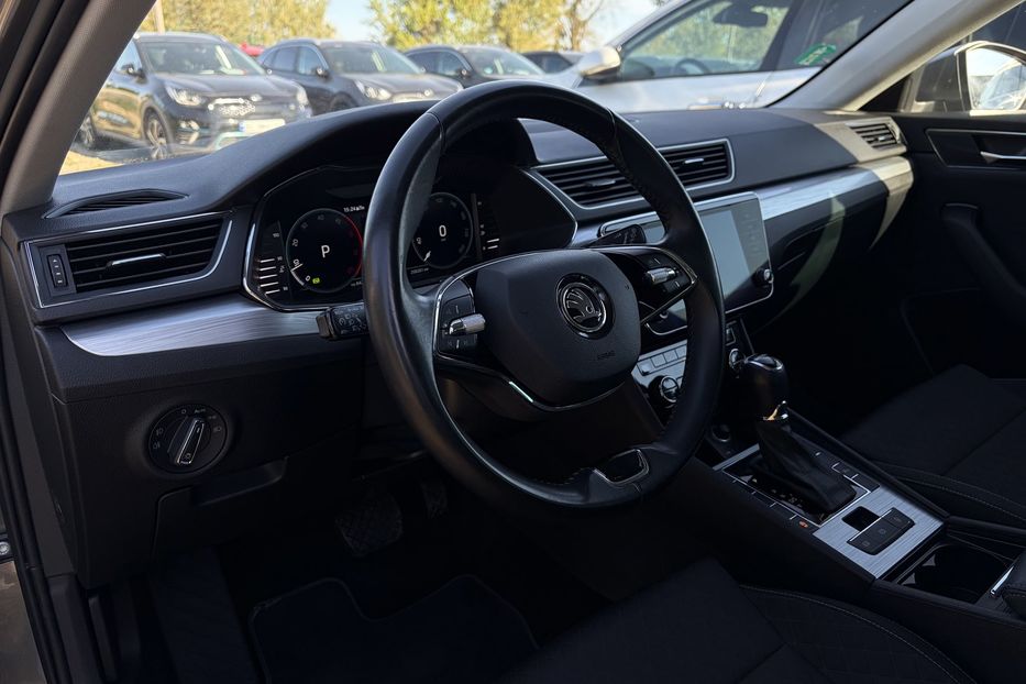 Продам Skoda Superb 2.0 TDI 150к.с КАМЕРА 2023 года в Львове
