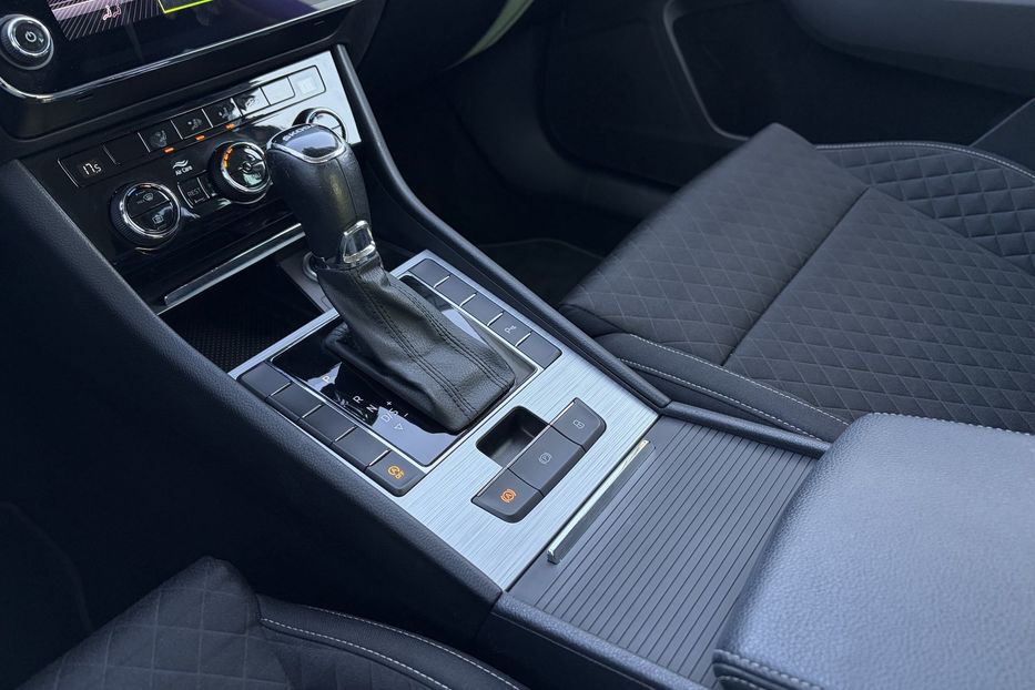 Продам Skoda Superb 2.0 TDI 150к.с КАМЕРА 2023 года в Львове