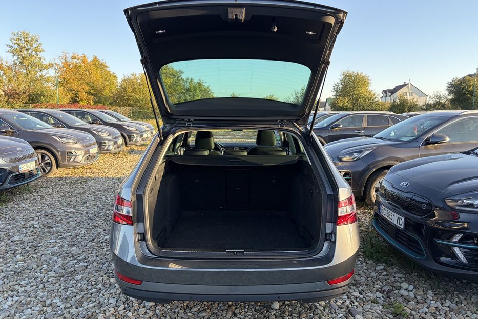 Продам Skoda Superb 2.0 TDI 150к.с КАМЕРА 2023 года в Львове