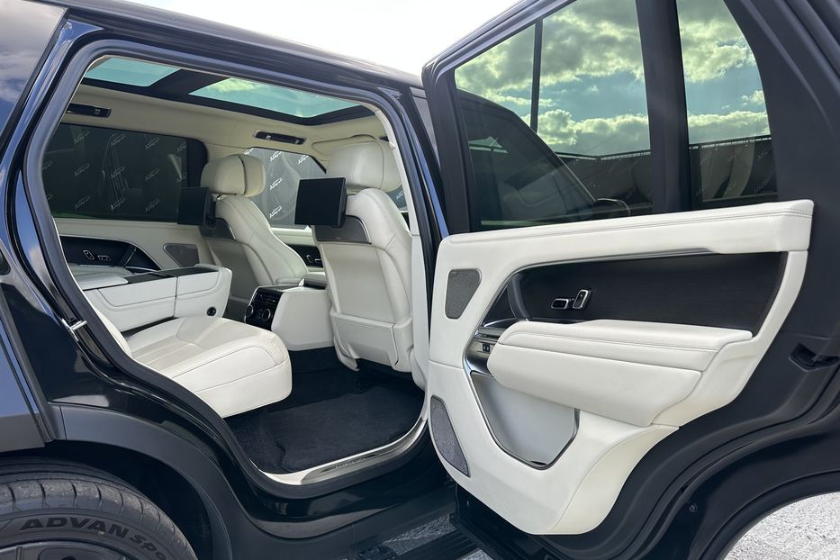 Продам Land Rover Range Rover Long Autobiography diesel 2023 года в Киеве