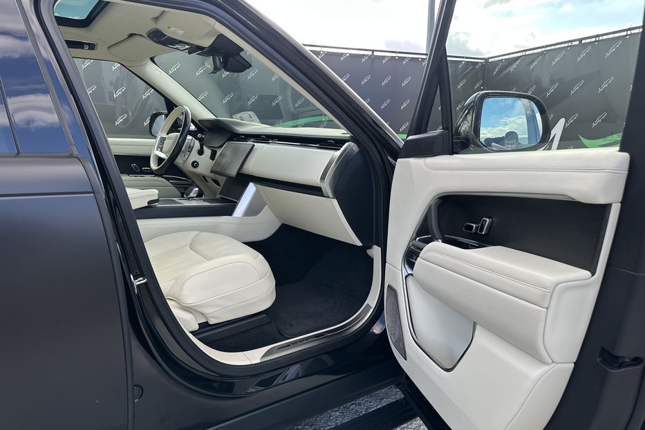 Продам Land Rover Range Rover Long Autobiography diesel 2023 года в Киеве
