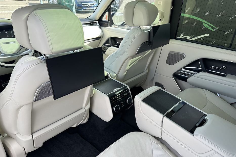 Продам Land Rover Range Rover Long Autobiography diesel 2023 года в Киеве