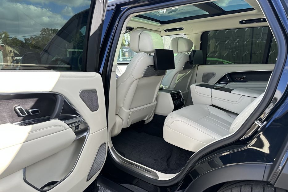 Продам Land Rover Range Rover Long Autobiography diesel 2023 года в Киеве