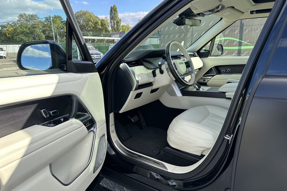Продам Land Rover Range Rover Long Autobiography diesel 2023 года в Киеве