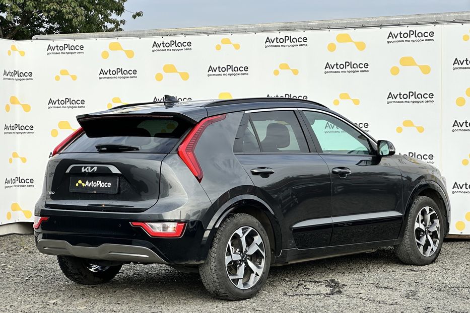 Продам Kia Niro 64 kw 2023 года в Луцке