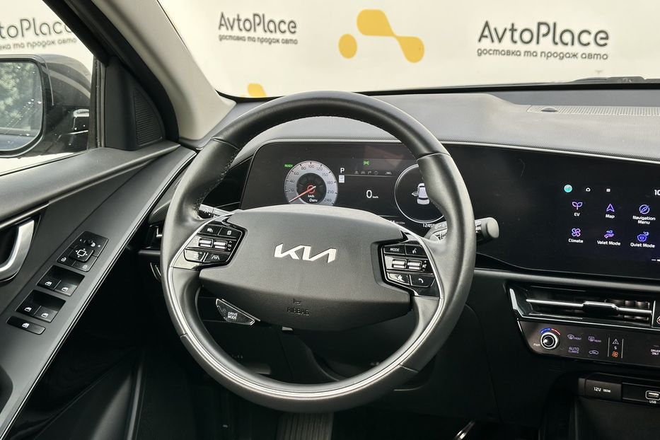 Продам Kia Niro 64 kw 2023 года в Луцке