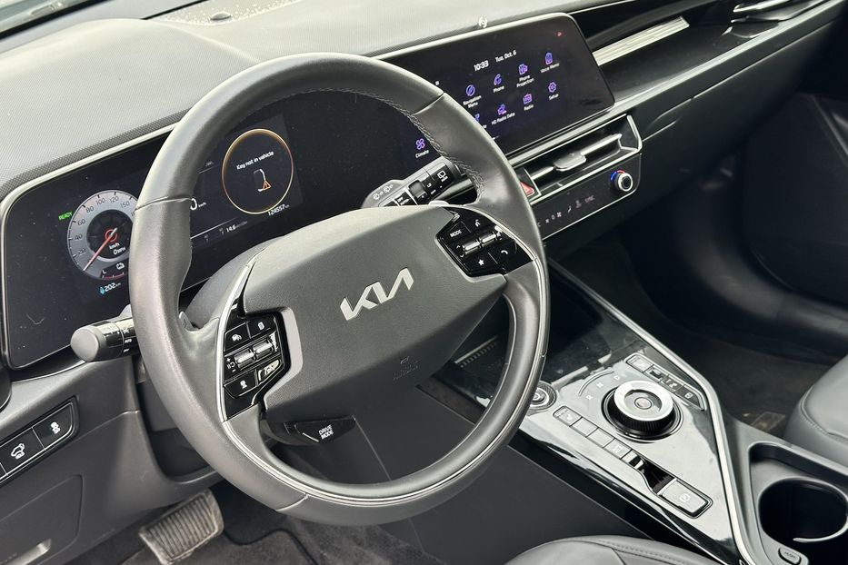 Продам Kia Niro 64 kw 2023 года в Луцке