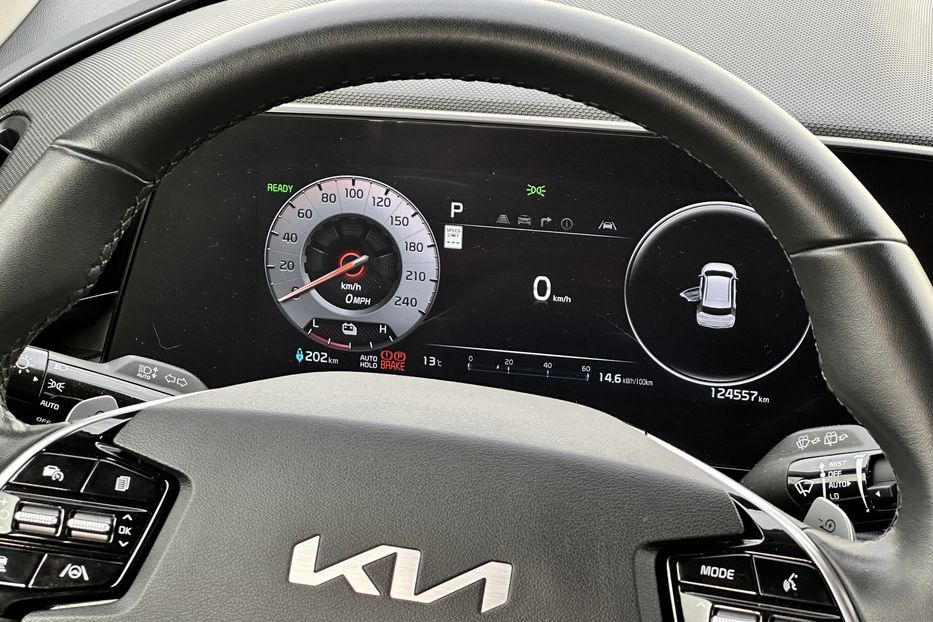 Продам Kia Niro 64 kw 2023 года в Луцке