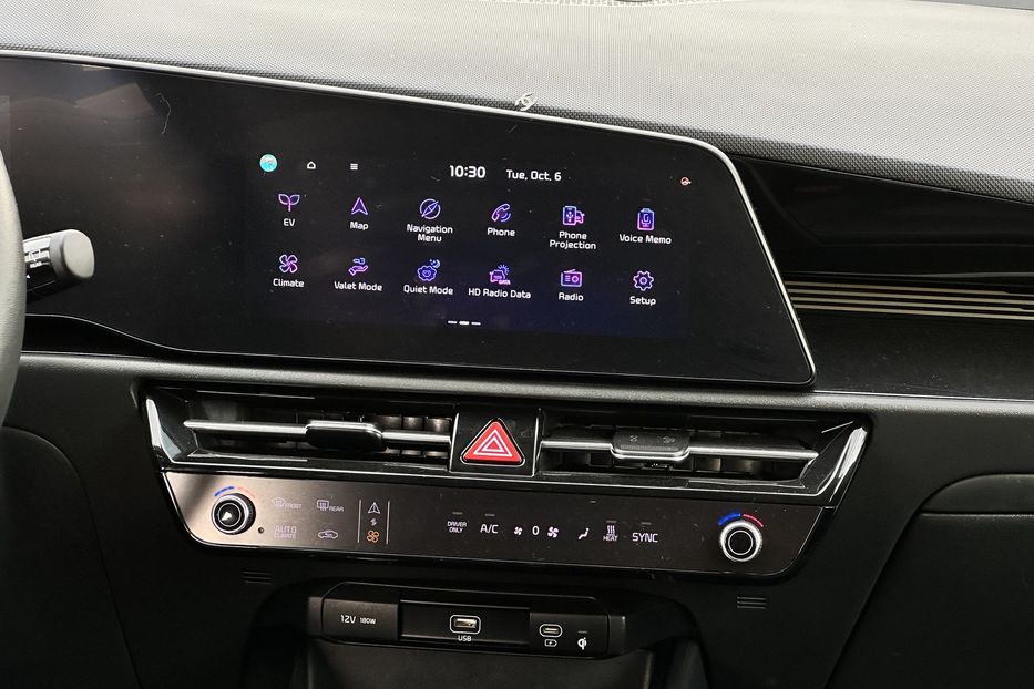 Продам Kia Niro 64 kw 2023 года в Луцке