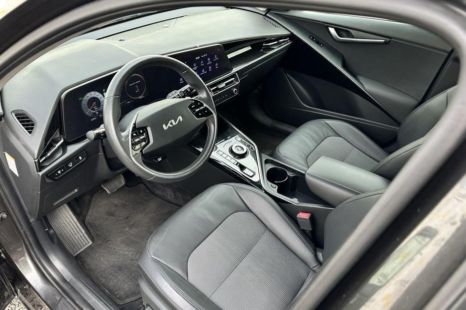 Продам Kia Niro 64 kw 2023 года в Луцке