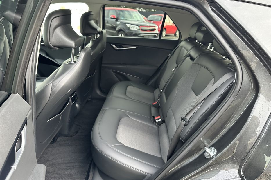 Продам Kia Niro 64 kw 2023 года в Луцке