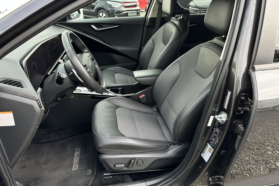 Продам Kia Niro 64 kw 2023 года в Луцке