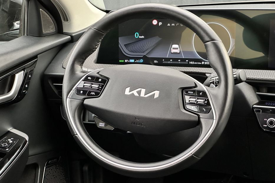 Продам Kia EV6 2022 года в Луцке