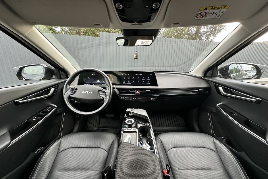 Продам Kia EV6 2022 года в Луцке