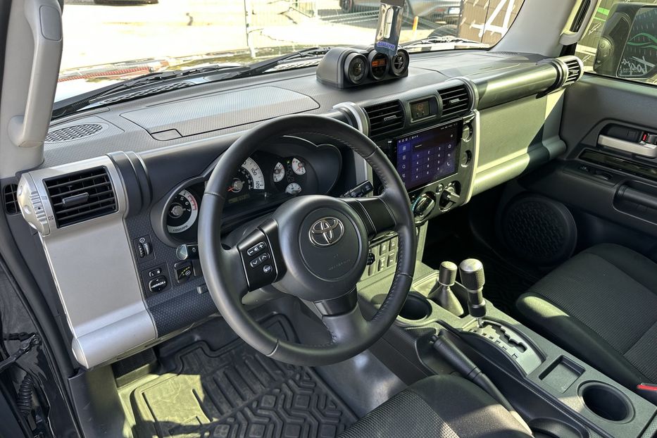 Продам Toyota FJ Cruiser 2008 года в Киеве