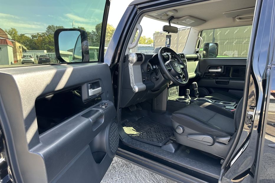 Продам Toyota FJ Cruiser 2008 года в Киеве