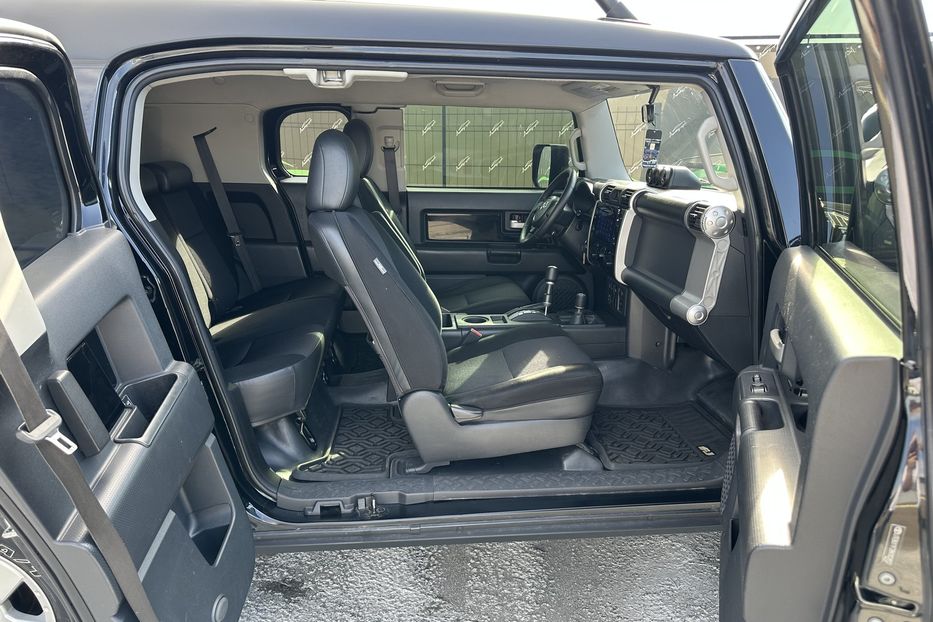 Продам Toyota FJ Cruiser 2008 года в Киеве