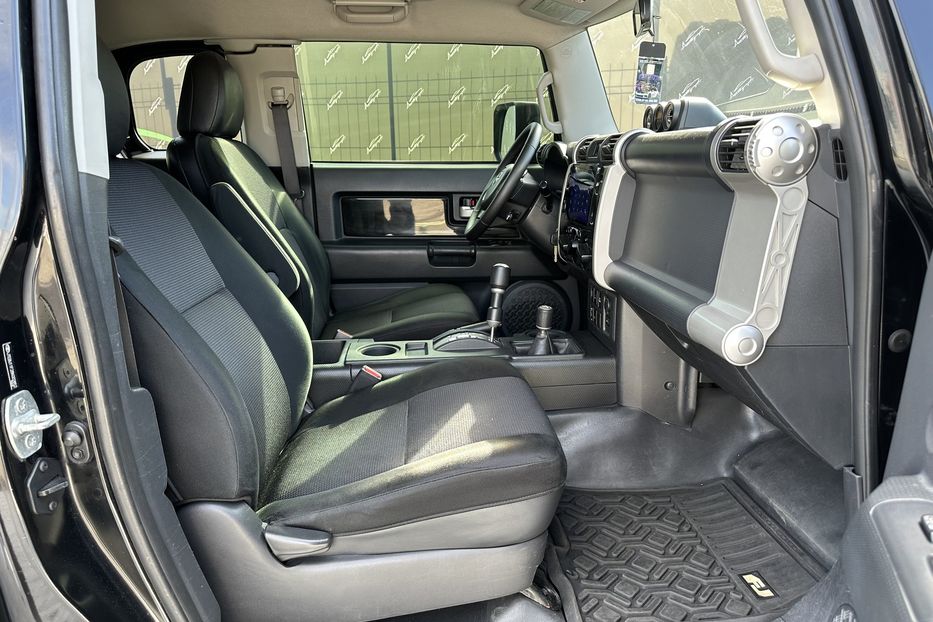 Продам Toyota FJ Cruiser 2008 года в Киеве