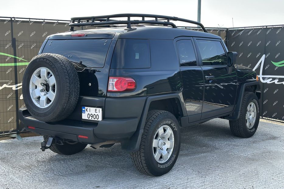 Продам Toyota FJ Cruiser 2008 года в Киеве