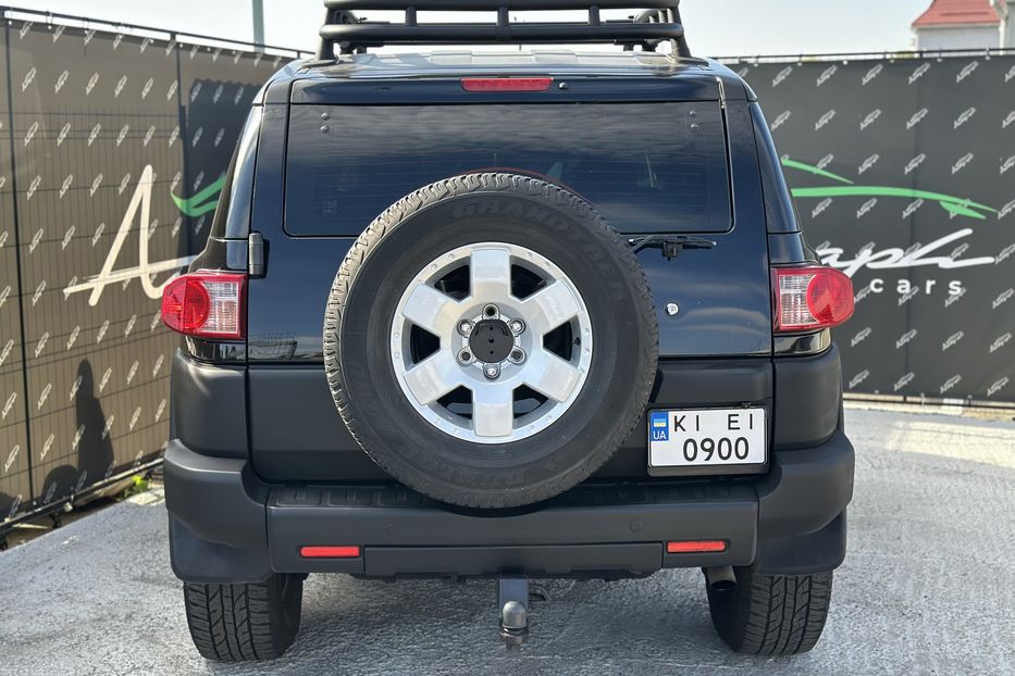 Продам Toyota FJ Cruiser 2008 года в Киеве