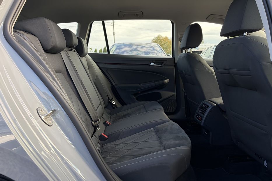 Продам Volkswagen Golf Variant 8, 2.0 TDI 150к/с PRO LED 2022 года в Львове