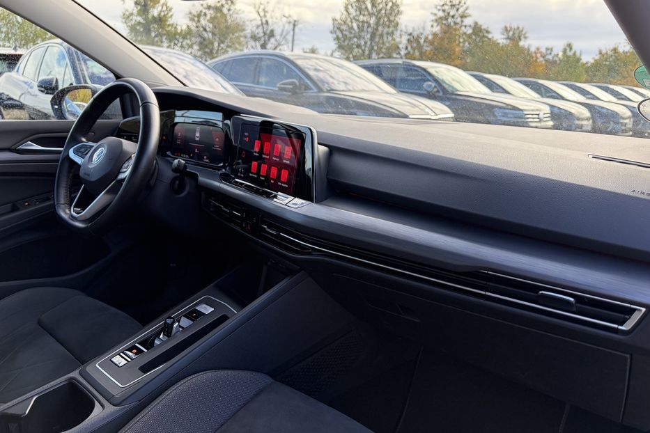 Продам Volkswagen Golf Variant 8, 2.0 TDI 150к/с PRO LED 2022 года в Львове