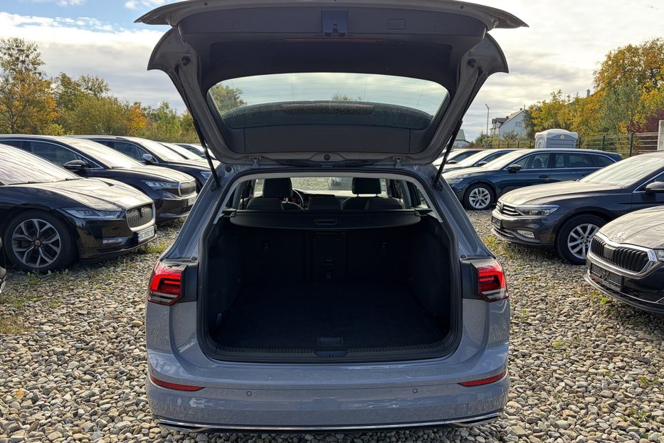 Продам Volkswagen Golf Variant 8, 2.0 TDI 150к/с PRO LED 2022 года в Львове