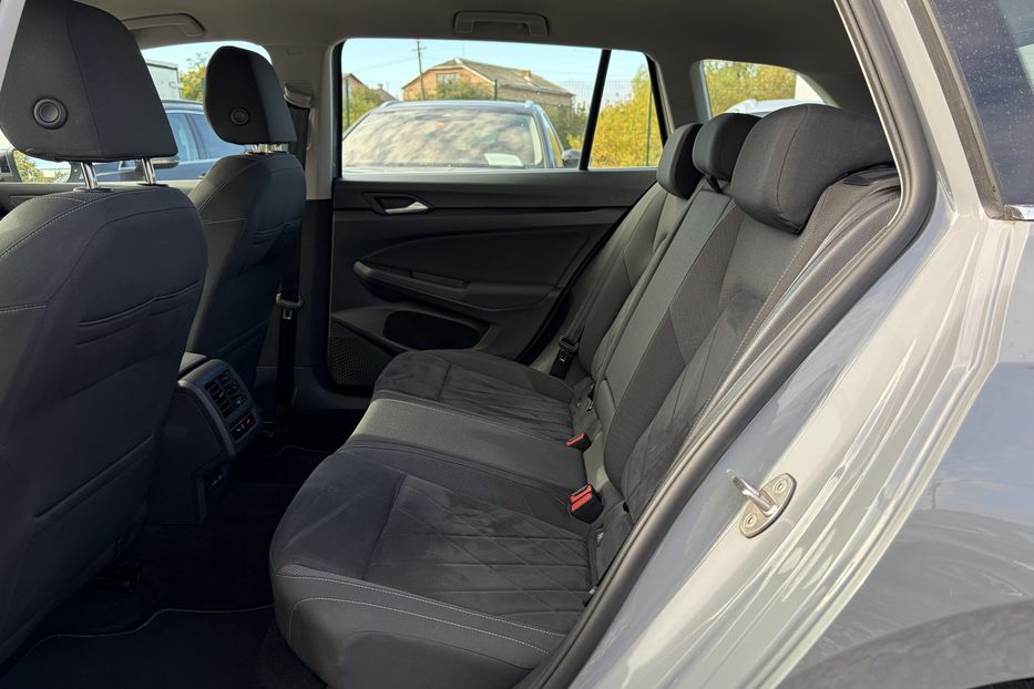 Продам Volkswagen Golf Variant 8, 2.0 TDI 150к/с PRO LED 2022 года в Львове