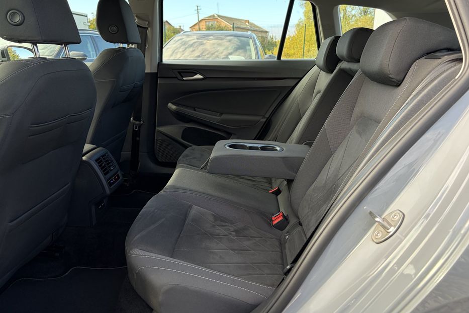 Продам Volkswagen Golf Variant 8, 2.0 TDI 150к/с PRO LED 2022 года в Львове