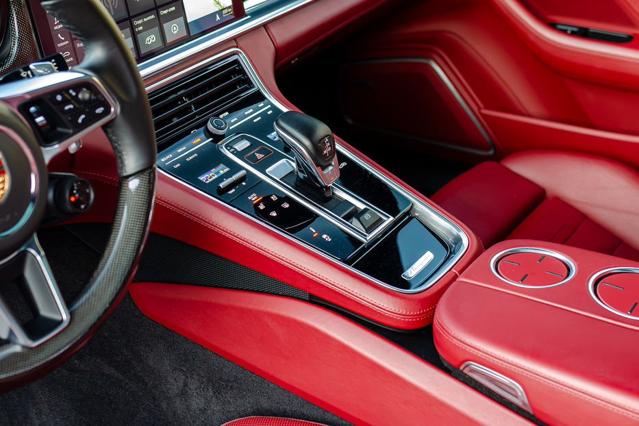 Продам Porsche Panamera GTS 2019 года в Киеве