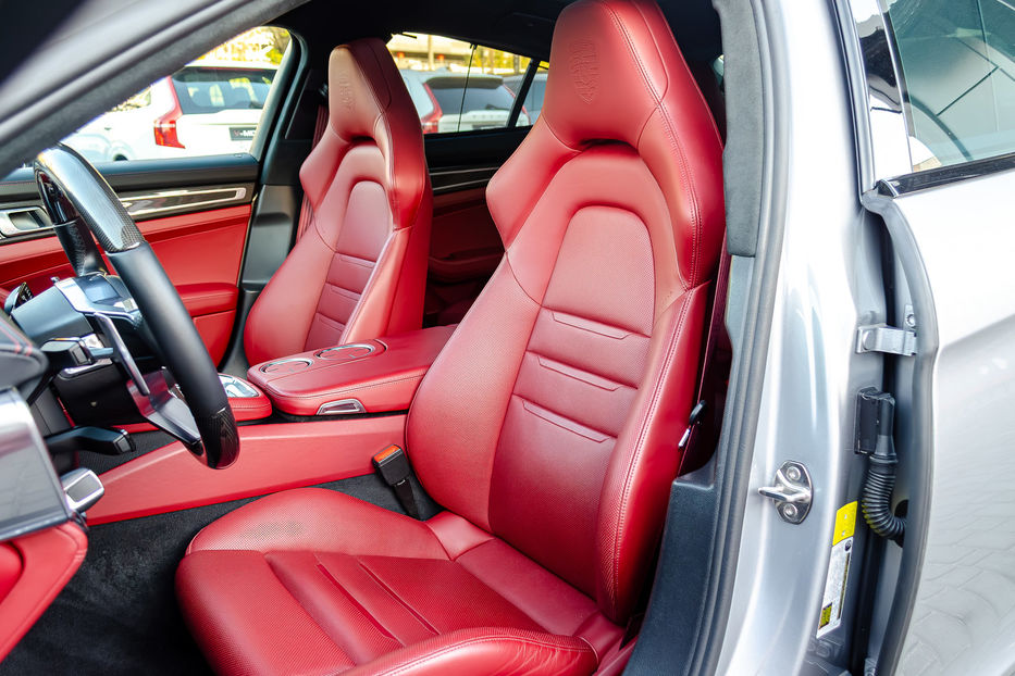 Продам Porsche Panamera GTS 2019 года в Киеве