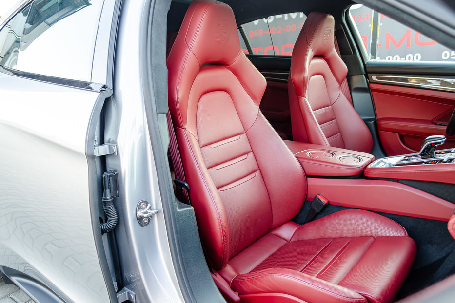 Продам Porsche Panamera GTS 2019 года в Киеве