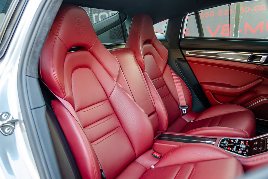Продам Porsche Panamera GTS 2019 года в Киеве