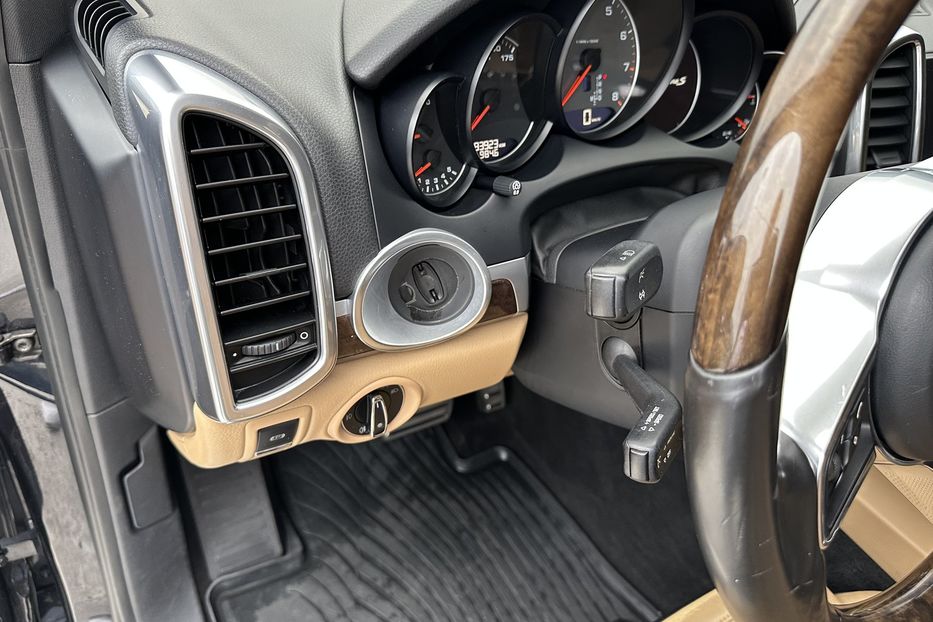 Продам Porsche Cayenne S 2015 года в Киеве