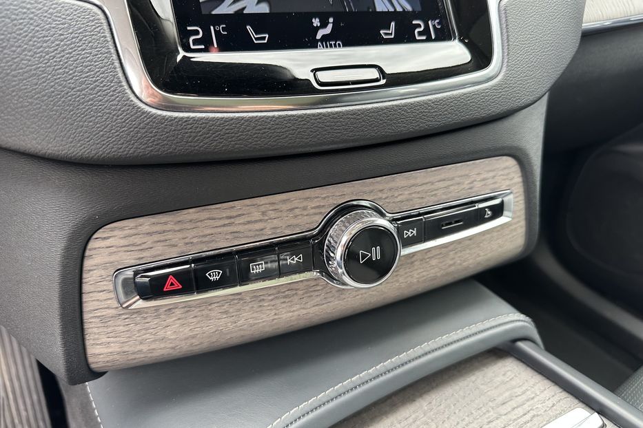 Продам Volvo XC90 2.0D Inscription MHEV 2020 года в Киеве