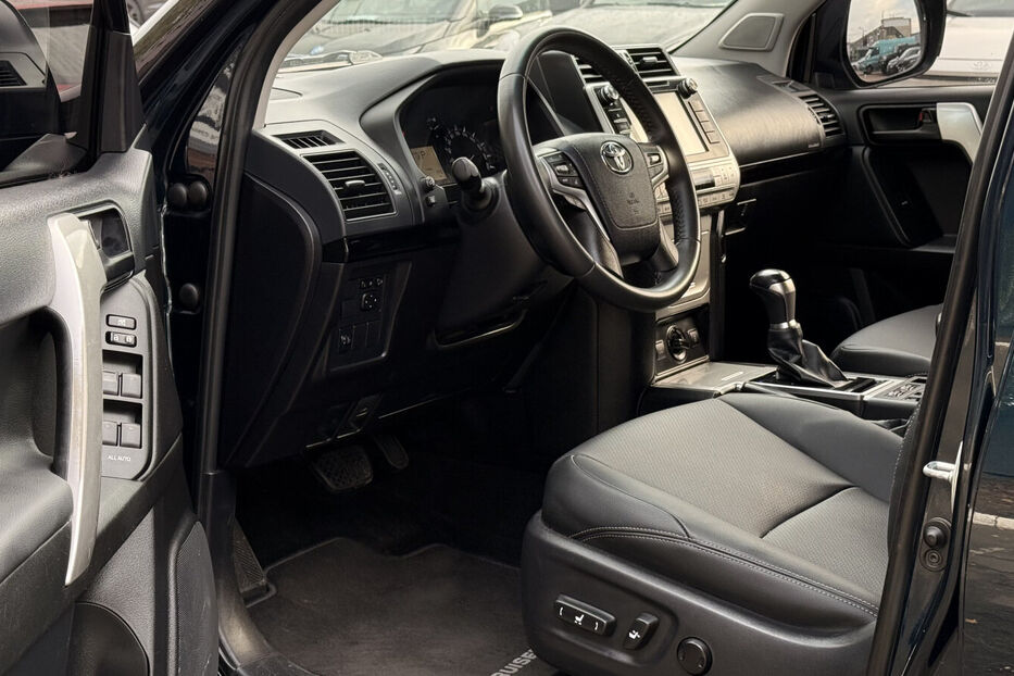 Продам Toyota Land Cruiser Prado J150 2017 року у Києві