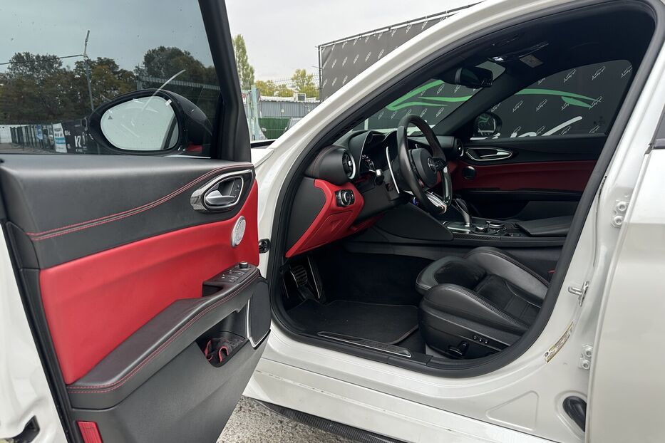 Продам Alfa Romeo Giulia Quadricoglio 2.9 Biturbo 2018 року у Києві