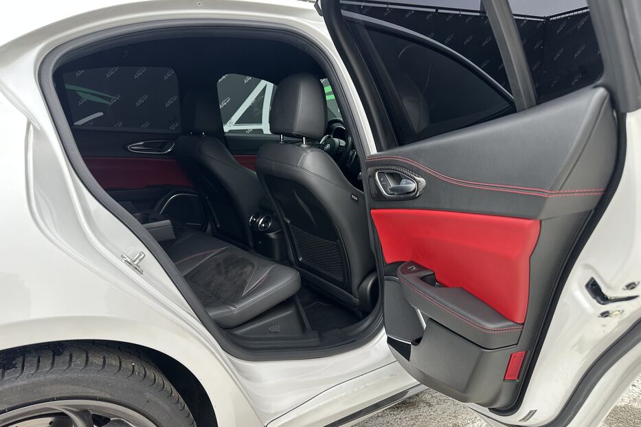 Продам Alfa Romeo Giulia Quadricoglio 2.9 Biturbo 2018 року у Києві