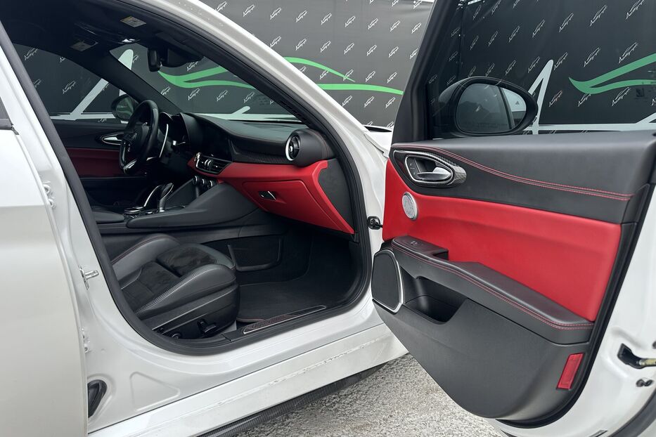 Продам Alfa Romeo Giulia Quadricoglio 2.9 Biturbo 2018 року у Києві