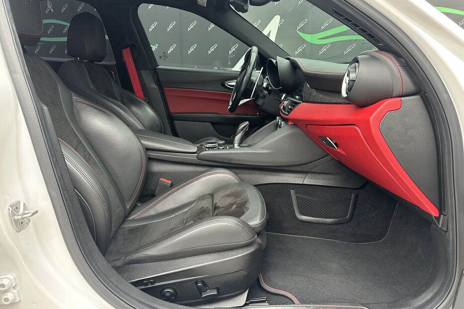 Продам Alfa Romeo Giulia Quadricoglio 2.9 Biturbo 2018 року у Києві