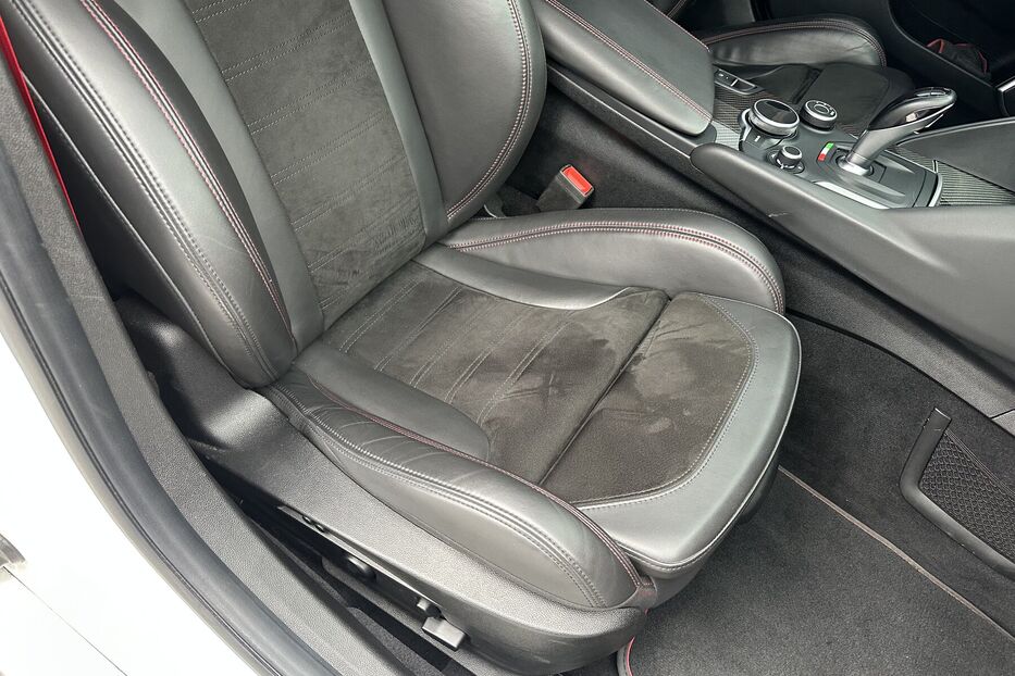 Продам Alfa Romeo Giulia Quadricoglio 2.9 Biturbo 2018 року у Києві