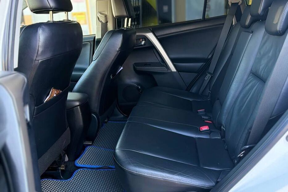 Продам Toyota Rav 4 2013 року у Дніпрі