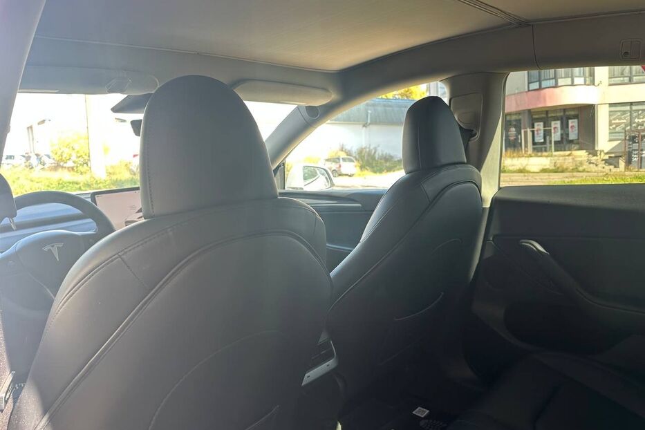 Продам Tesla Model Y 2023 року у Чернівцях
