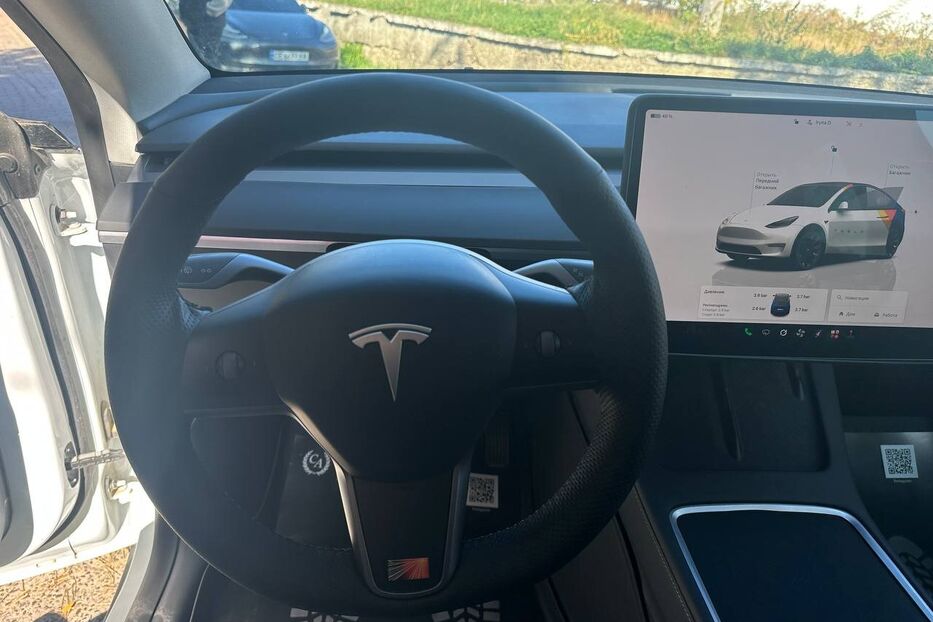 Продам Tesla Model Y 2023 року у Чернівцях