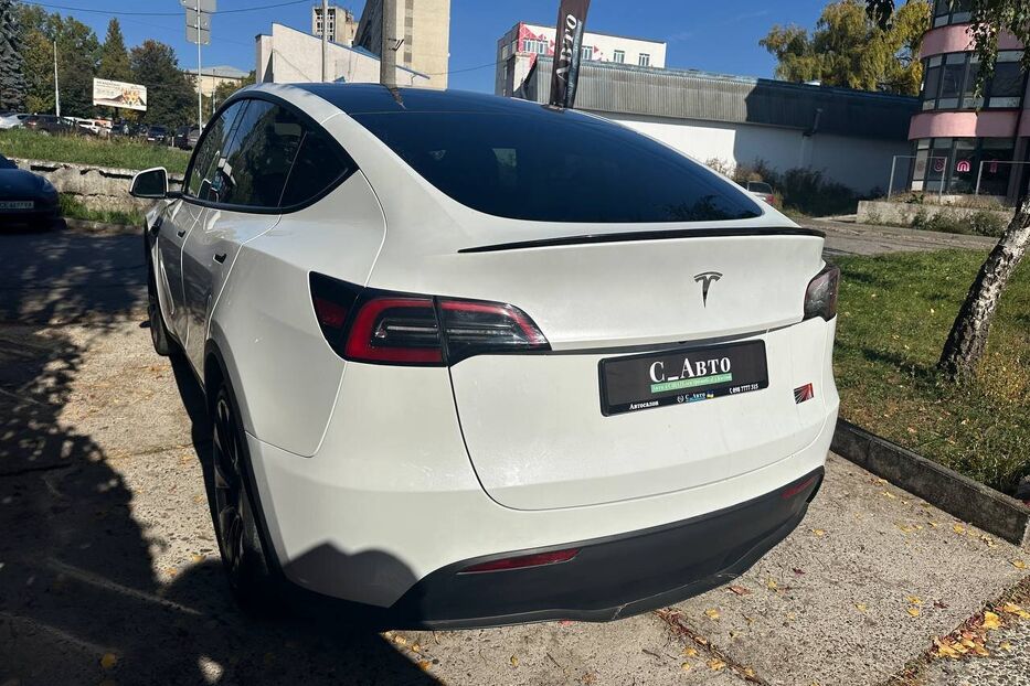 Продам Tesla Model Y 2023 року у Чернівцях