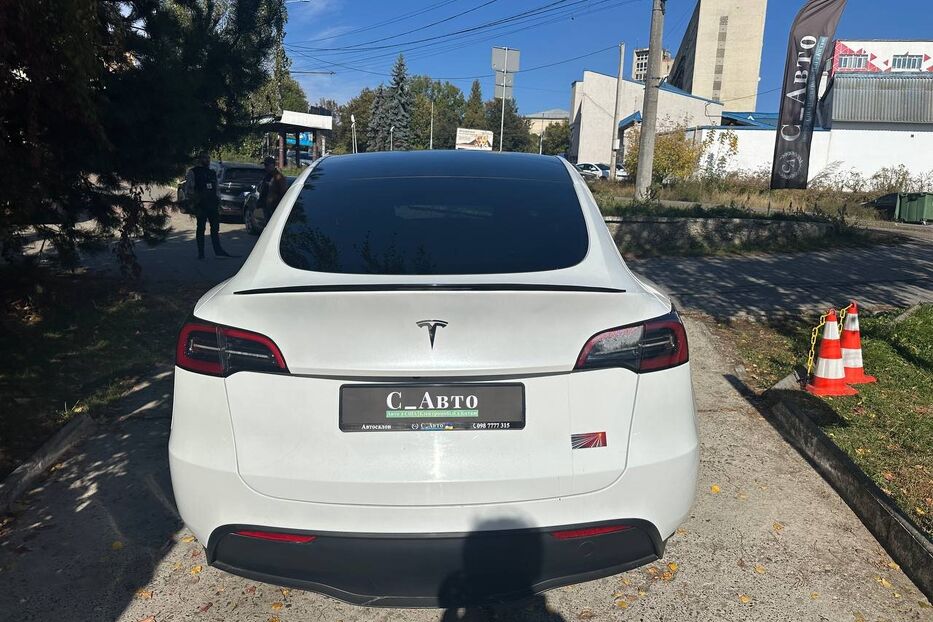 Продам Tesla Model Y 2023 року у Чернівцях