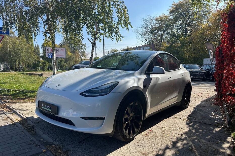 Продам Tesla Model Y 2023 року у Чернівцях